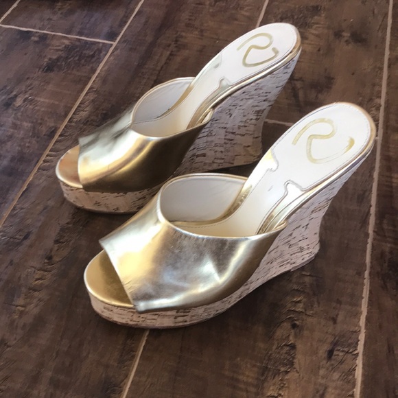 Shoes - Gold wedges